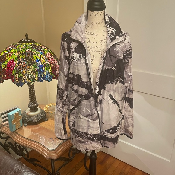 Lululemon jacket - Picture 2 of 10